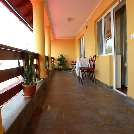 Pensiunea Criveanu Horezu Ngoại thất bức ảnh